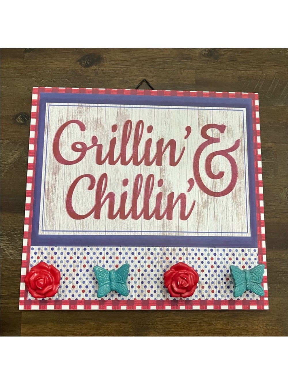 ✅ Summer “Grillin n Chillin” patriotic decor sign with rose & butterfly knobs